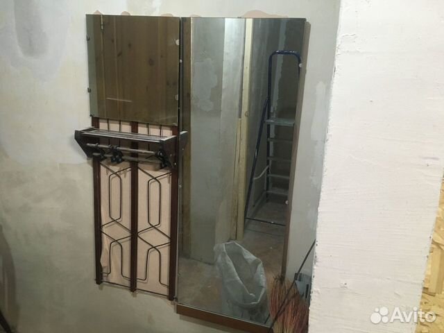 Вешалка с зеркалом