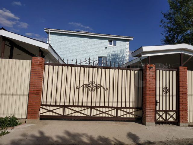 Дом 180 м² на участке 6 сот.