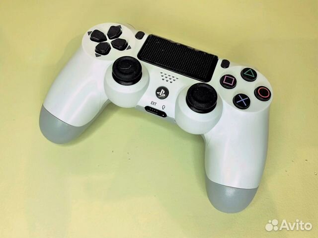 Джойстик Dualshock 4 белый