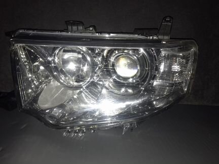 Фары на Mitsubishi Pajero Sport / Mitsubishi L200