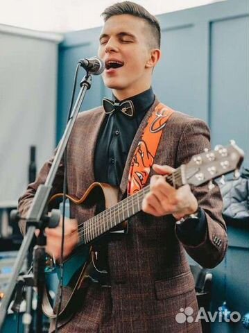 Поющий гитарист