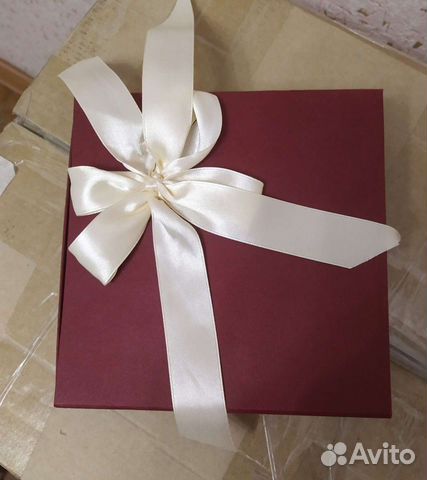 Коробка подарочная новая