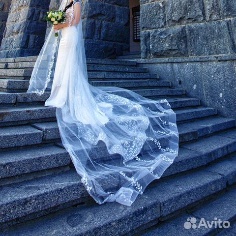 Свадебное платье со шлейфом