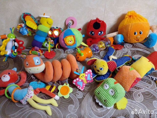 Игрушки развивающие малышам