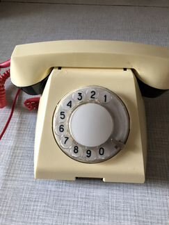 Старый телефон «винтаж» советских времён