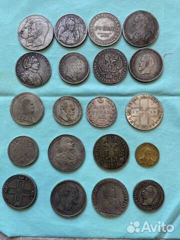 Старинные монеты и ложки из серебра с изображением