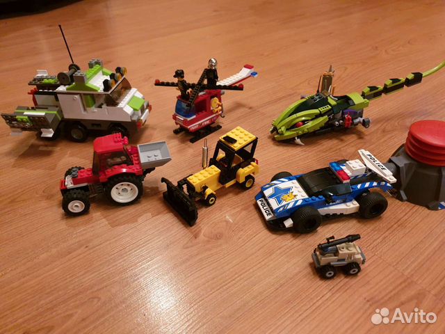 Lego и другие конструкторы в собранном в