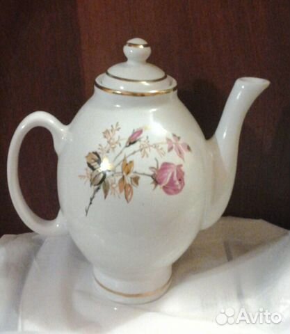 Чайник большой, дореволюционный. Кузнецовский