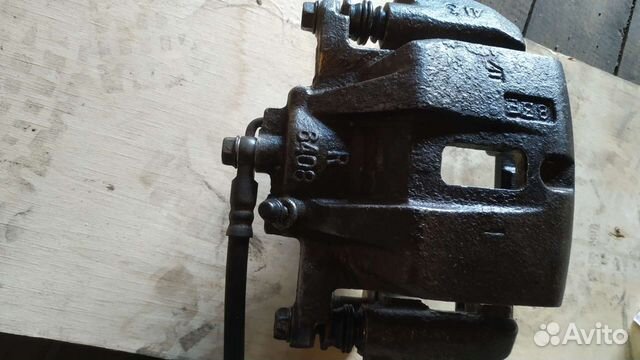 Суппорт передний правый Lexus RX350