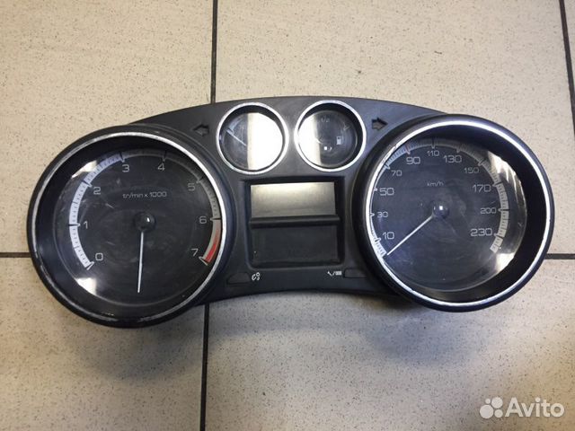 Панель приборов Peugeot 308