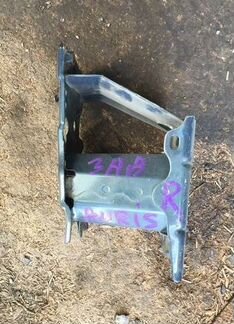 Кронштейн бампера toyota