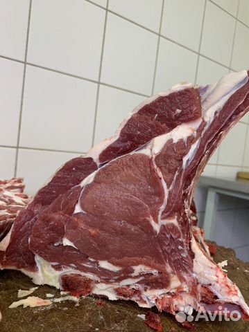 Продавец, рубщик и грузчик на мясо