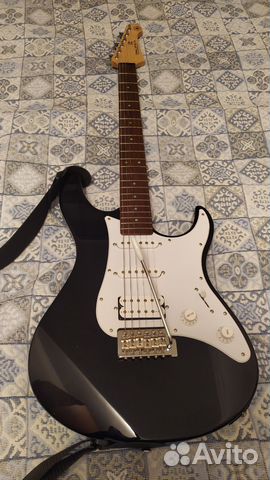 Yamaha Pacifica 012