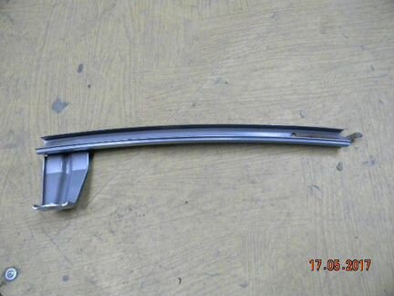 Направляющая стекла двери задняя правая Toyota