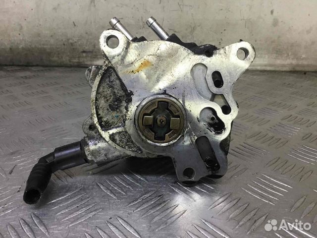 Насос вакуумный Volkswagen Passat 03g145209 BKP