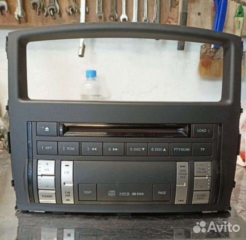 Штатная магнитола на Mitsubishi Pajero 4