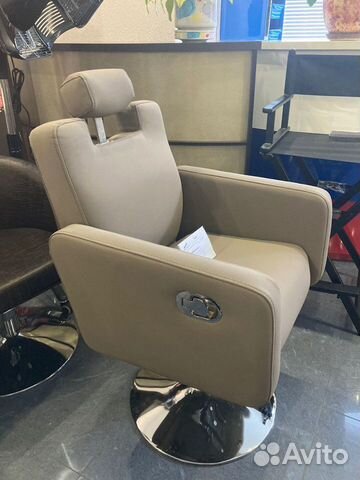 Парикмахерское кресло с откидной спинкой