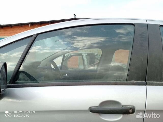 Стекло переднее левое Ситроен С3 A51