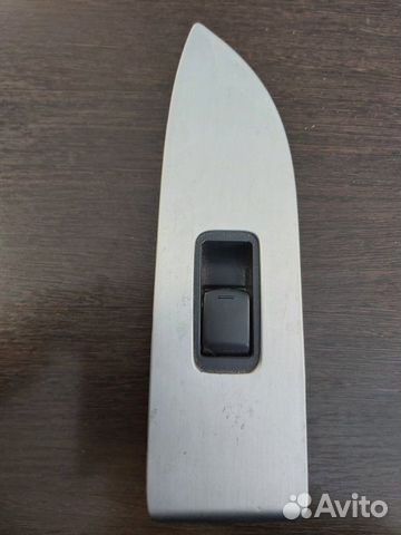 Кнопка стеклоподъемника задняя правая Nissan