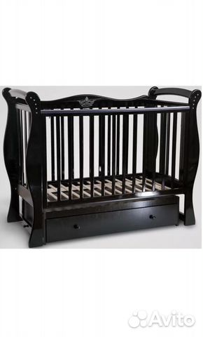 Детская кроватка с маятником