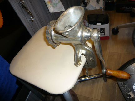 Мясорубка чугунная механическая ручная СССР