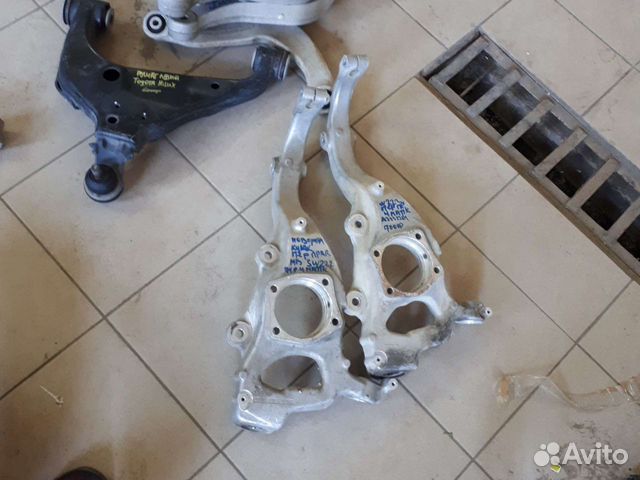 Поворотный кулак правый Mercedes S W222