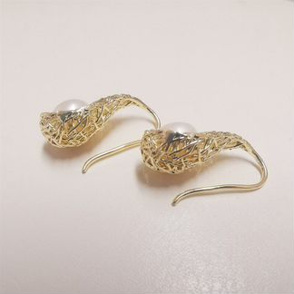 Жемчужные серьги в ажурной сетке