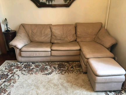 Кожаный диван + пуфик