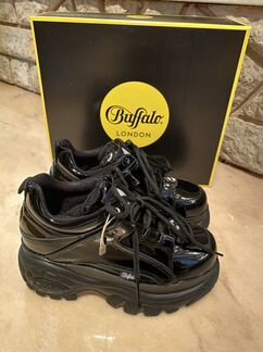 Кроссовки на массивной подошве фирмы Buffalo