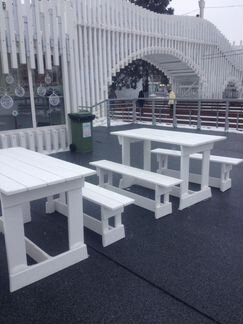 Деревянный стол и 2 скамейки