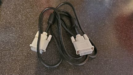 Кабель для компьютерного монитора DVI