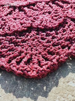 Вязаная салфетка на стол