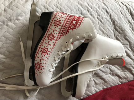 Коньки новые 39 размер