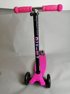 Самокат трёхколесный