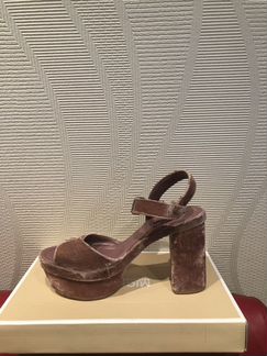 Босоножки бархатные zara