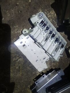 Блок предохранителей в ногах пассажира BMW e39