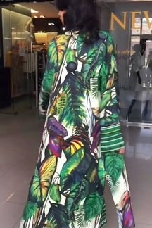 Яркое длинное платье