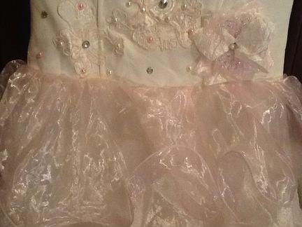 Платье праздничное.Новое