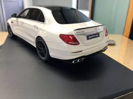 Модель 1:18 GT Spirit Mercedes-AMG E 63 4matic+