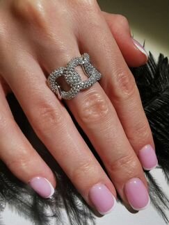 Кольцо в виде цепи в стразах