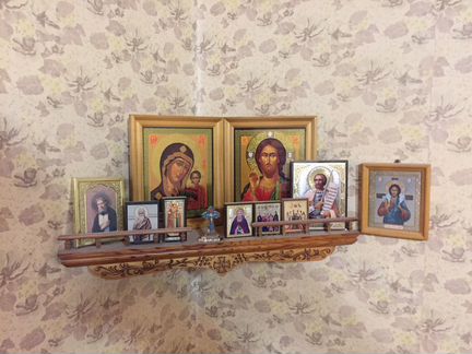 Иконы и иконная полка