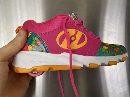 Новые роликовые кроссовки Heelys