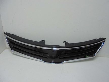 Решетка радиатора Nissan Tiida