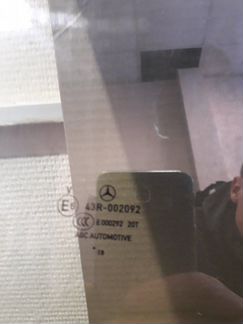 Стекло двери задней заднее правое Mercedes-Benz