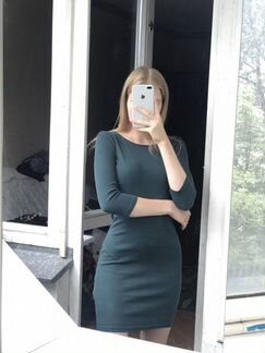 Платье Ostin по фигуре изумрудного, зеленого цвета