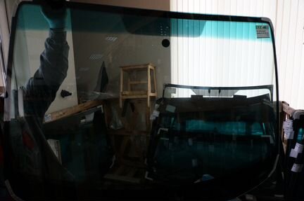 Лобовое стекло VW Caddy 04