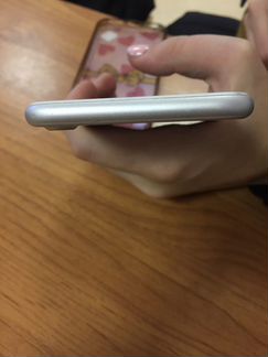 Телефон iPhone 7