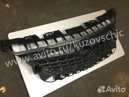 Решетка бампера Опель Астра Джей с 2009 года и дал