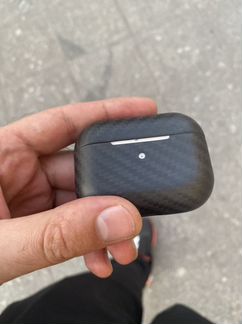 Карбоновый чехол на AirPods Pro