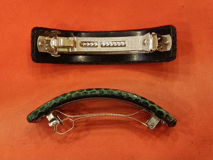 Заколка из кожи питона